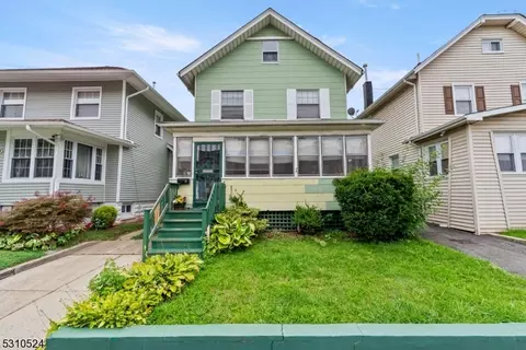 40 Irving St, East Orange, NJ 07018