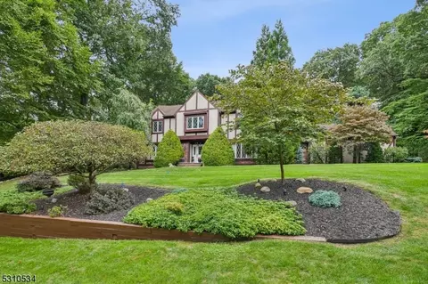 1 Hennion Dr, Parsippany-troy Hills Twp, NJ 07054