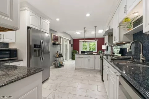 157 Perry St, Dover, NJ 07801 photo 6
