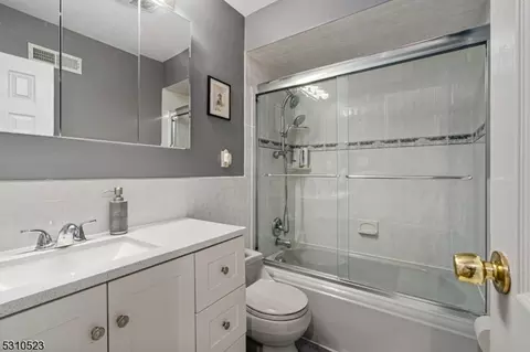 157 Perry St, Dover, NJ 07801 photo 12