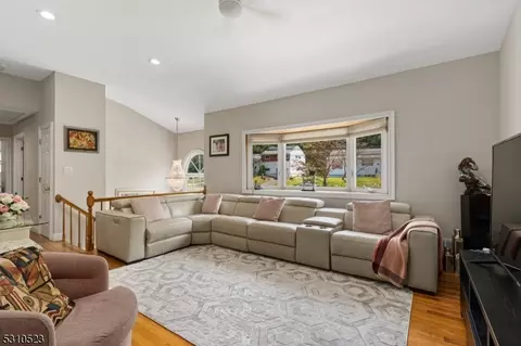 157 Perry St, Dover, NJ 07801 photo 9