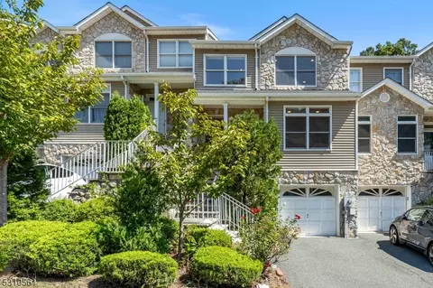 45 Autumn Ridge Rd, Morris Plains, NJ 07950