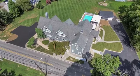 10 River Rd, Montville, NJ 07045