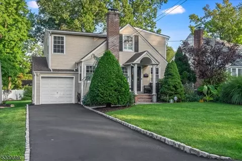 20 Hillcrest Dr, Wayne, NJ 07470