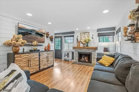 20 Hillcrest Dr, Wayne, NJ 07470 photo 10