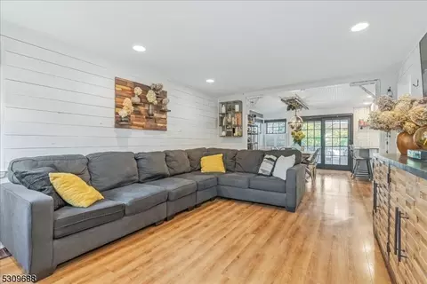 20 Hillcrest Dr, Wayne, NJ 07470 photo 12