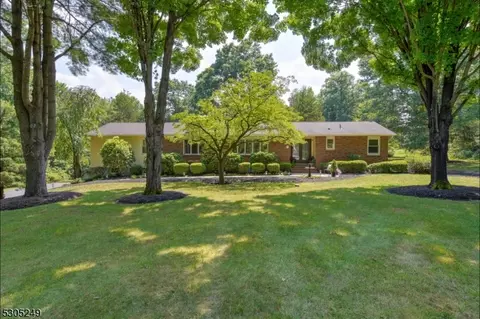 42 Onka Dr, Hillsborough, NJ 08844