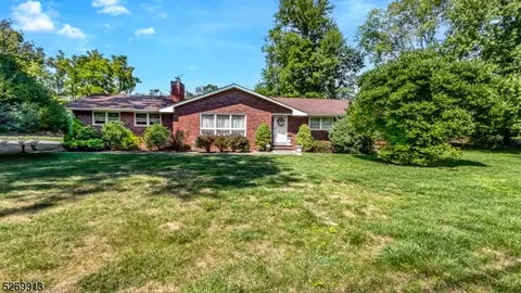 304 River Rd, East Hanover, NJ 07936