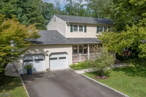 65 Woodcrest Dr, New Providence, NJ 07974