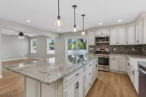 536 Drake Ave, Middlesex, NJ 08846 photo 18