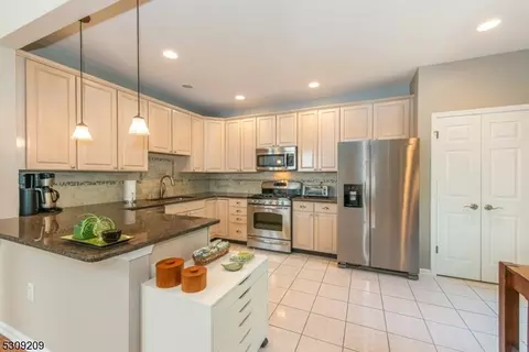 103 Warbler Dr, Wayne, NJ 07470 photo 13