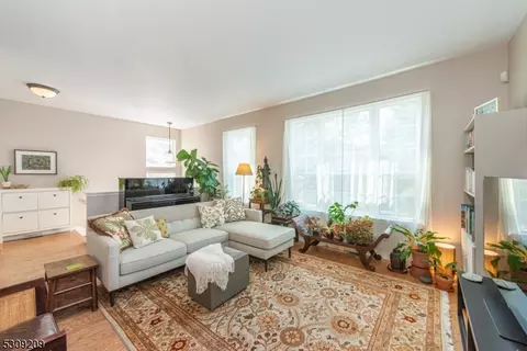 103 Warbler Dr, Wayne, NJ 07470 photo 4