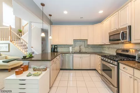 103 Warbler Dr, Wayne, NJ 07470 photo 14