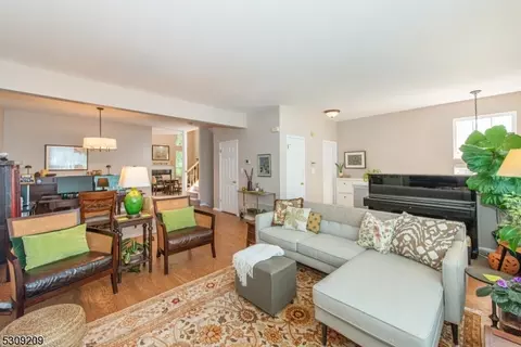 103 Warbler Dr, Wayne, NJ 07470 photo 5
