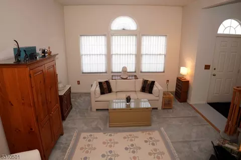 412 Cornell Ct, Hackettstown, NJ 07840 photo 3
