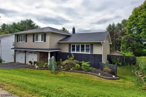 13 Lovell Dr, Wanaque, NJ 07465