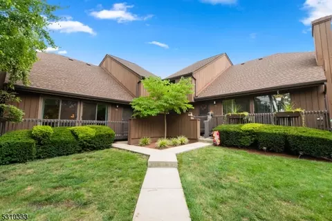 188 Kingsberry Dr, Somerset, NJ 08873