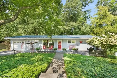 47 Hillcrest Ave, Morristown, NJ 07960
