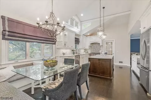81 Mohawk Rd, Millburn Twp, NJ 07078