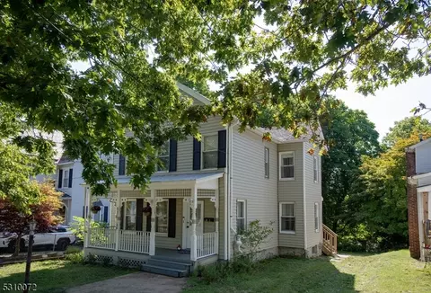 31 Woodside Ave, Newton, NJ 07860