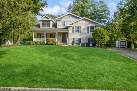 17 Shadowlawn Dr, Livingston, NJ 07039