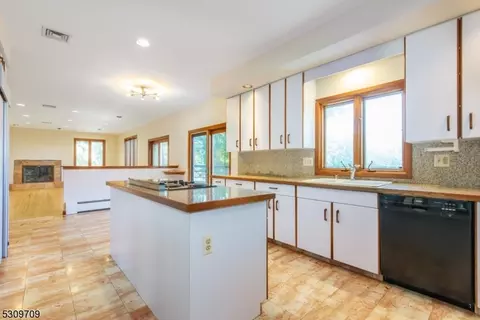 3 Verkade Dr, Wayne, NJ 07470 photo 6
