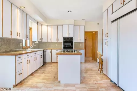 3 Verkade Dr, Wayne, NJ 07470 photo 8