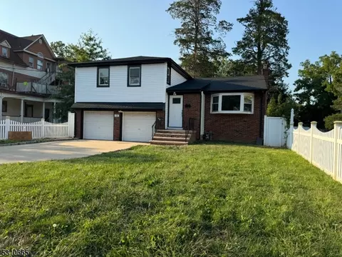126 W 5th Ave, Roselle, NJ 07203