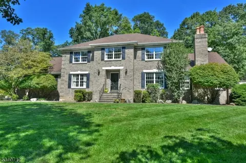 99 Kohout Dr, Mahwah, NJ 07430