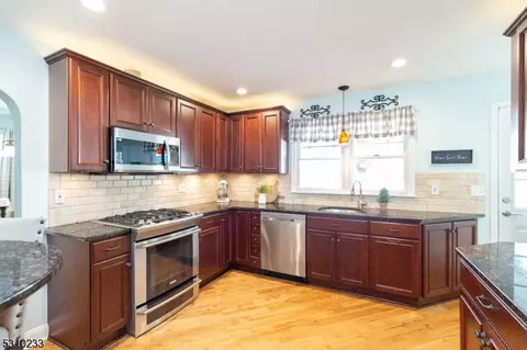 39 Albert Ave, Edison, NJ 08837 photo 17