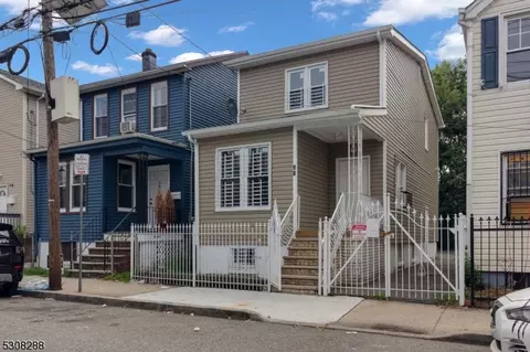 98 Willoughby St, Newark, NJ 07112