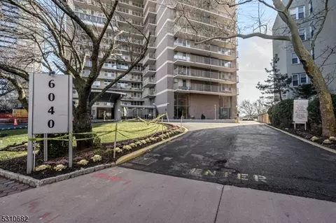 6040 Blvd E #7N, West New York, NJ 07093