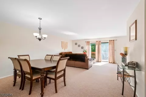 84 Metro Vista Dr, Hawthorne, NJ 07506