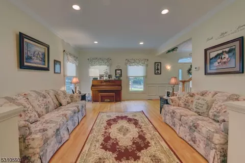 51 Ellicott Ln, Wayne, NJ 07470 photo 16