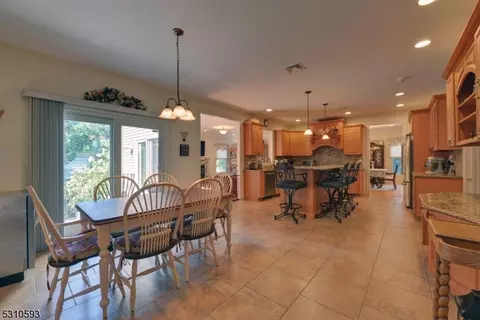 51 Ellicott Ln, Wayne, NJ 07470 photo 8