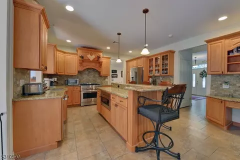 51 Ellicott Ln, Wayne, NJ 07470 photo 6