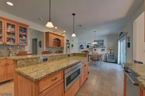 51 Ellicott Ln, Wayne, NJ 07470 photo 10