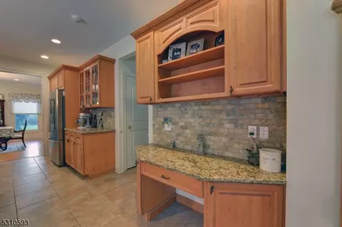 51 Ellicott Ln, Wayne, NJ 07470 photo 9