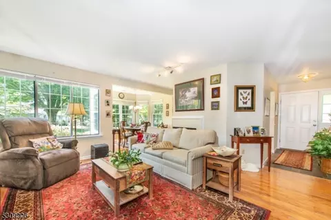 27 Fieldstone Rd, Bedminster, NJ 07921