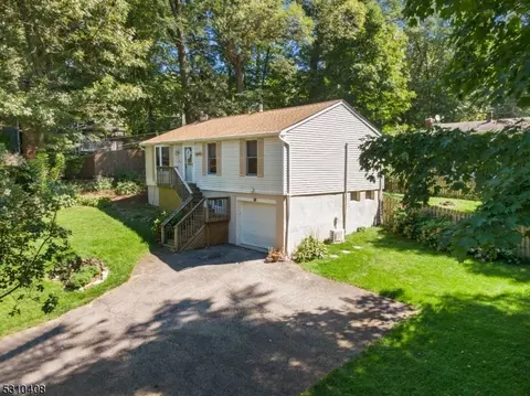 10 Tall Oaks Dr, Hamburg, NJ 07419