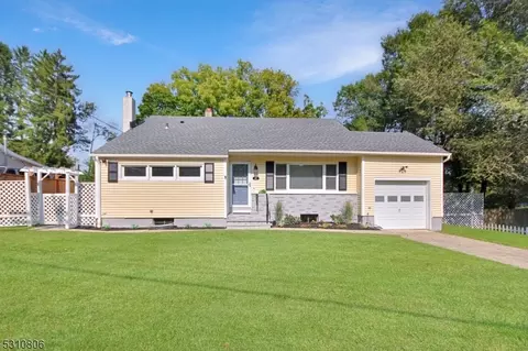 67 Pine St, Newton, NJ 07860