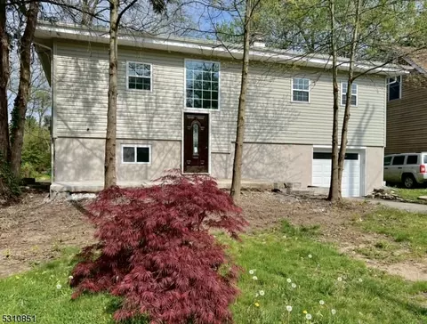 28 Riverside Dr, Denville, NJ 07834