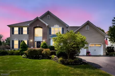 9 Oak Tavern Cir, Somerville, NJ 08876