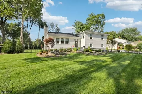 1 Rosedale Ter, Livingston, NJ 07039