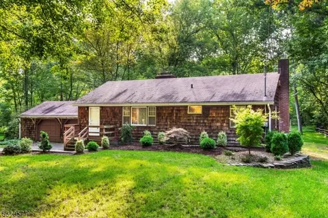 37 Roxiticus Rd, Mendham Twp, NJ 07945