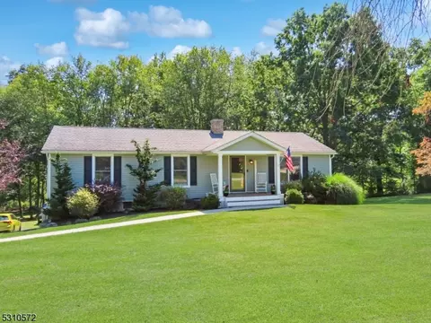 30 Countryside Rd, Knowlton Twp, NJ 07832
