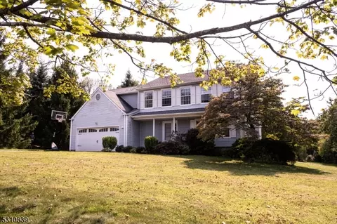 3 Hearthstone Dr, Sussex, NJ 07461