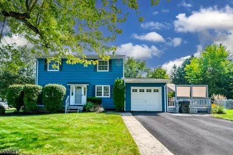 1 Briar Ct, Mount Olive, NJ 07836