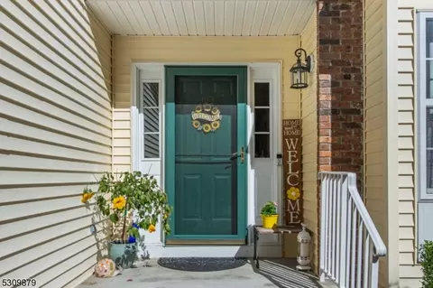 123 Butternut Dr, Wayne, NJ 07470 photo 2