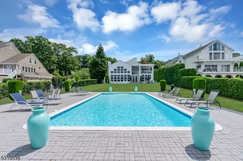 51 Ripplewood Dr, Jefferson, NJ 07849